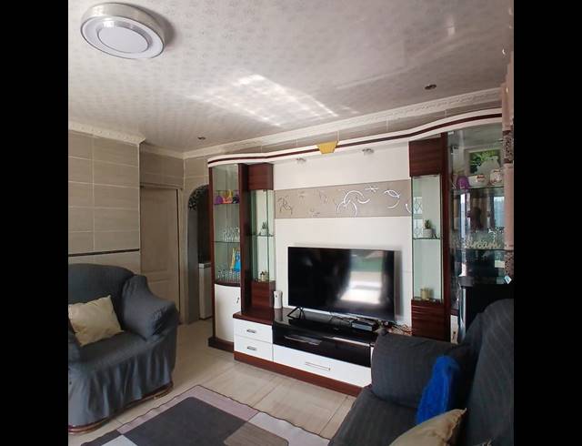 4 BEDROOM HOUSE FOR SALE IN UMLAZI Y